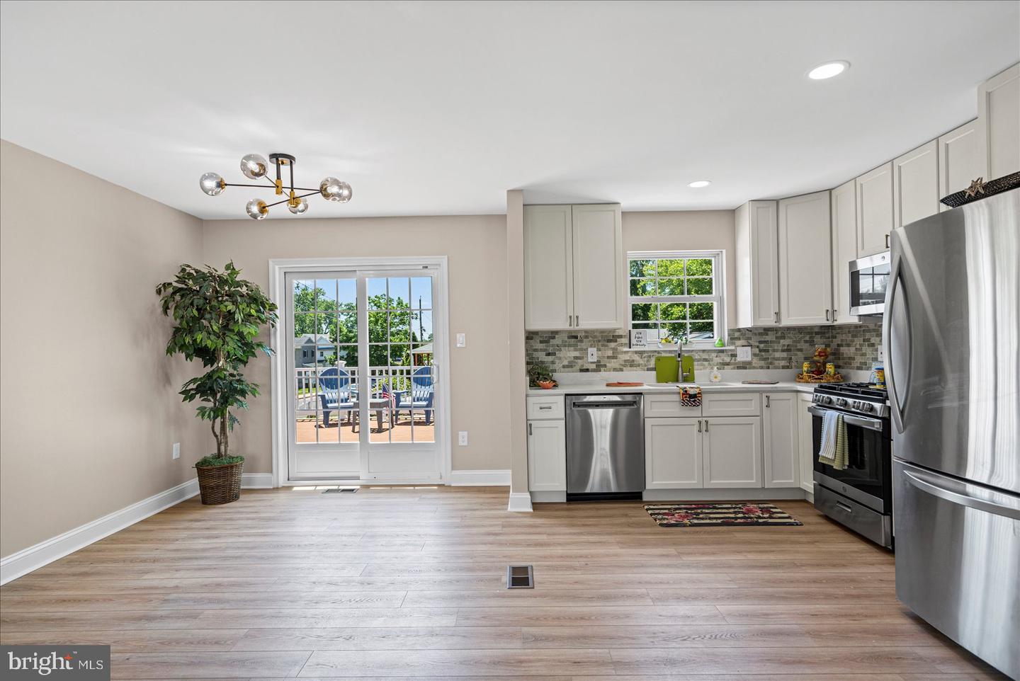 4219 Fullerton Ave Property Photo 8