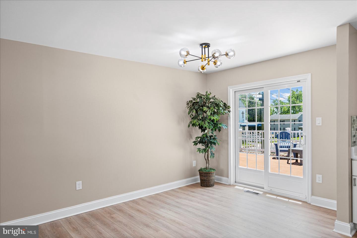 4219 Fullerton Ave Property Photo 11