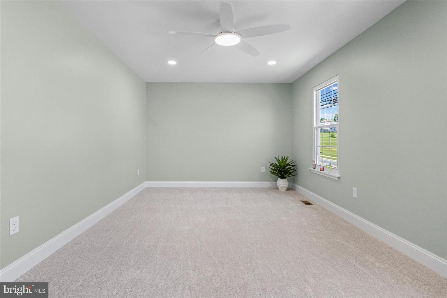 4219 Fullerton Ave Property Photo 12