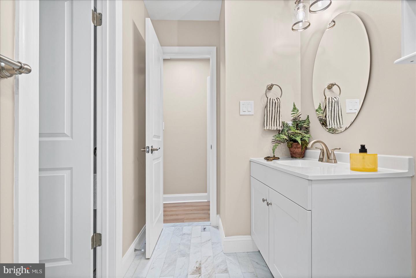 4219 Fullerton Ave Property Photo 16