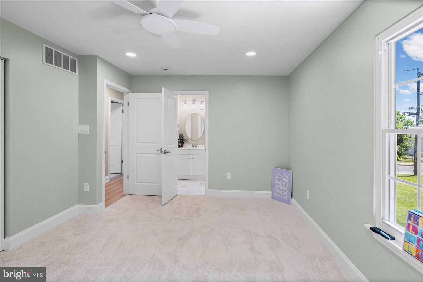 4219 Fullerton Ave Property Photo 17