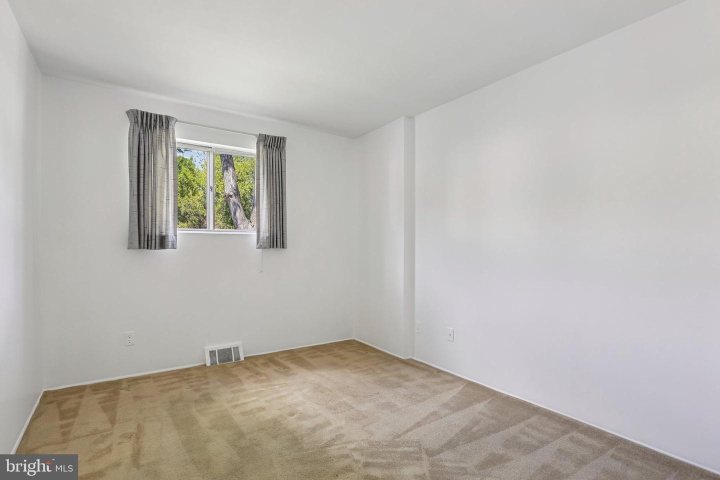 5501 Daybreak Ter Property Photo 17