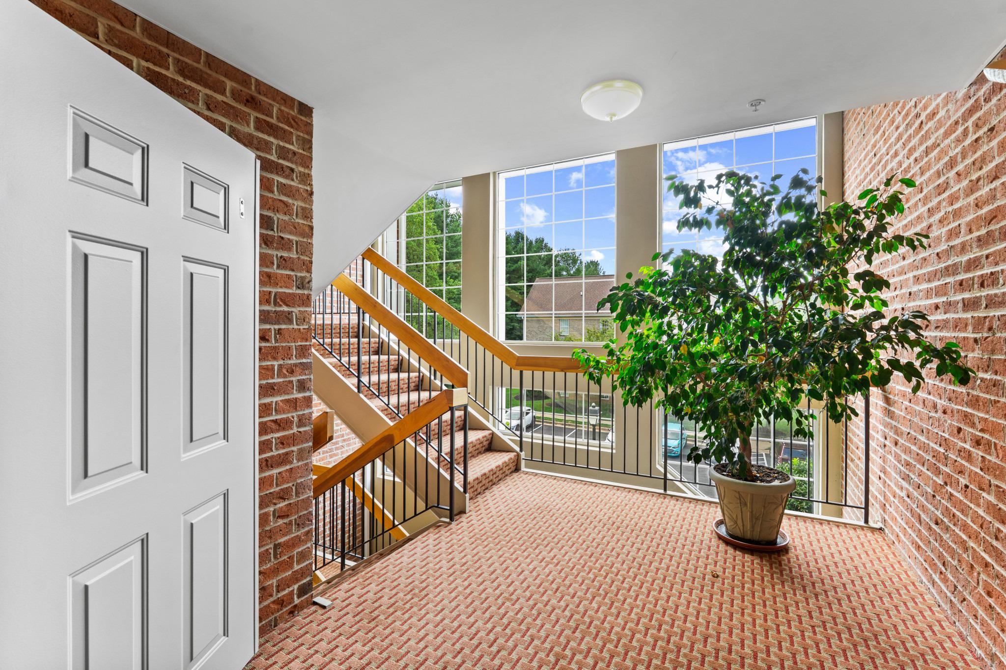 508 Limerick Cir #303 Property Photo 4