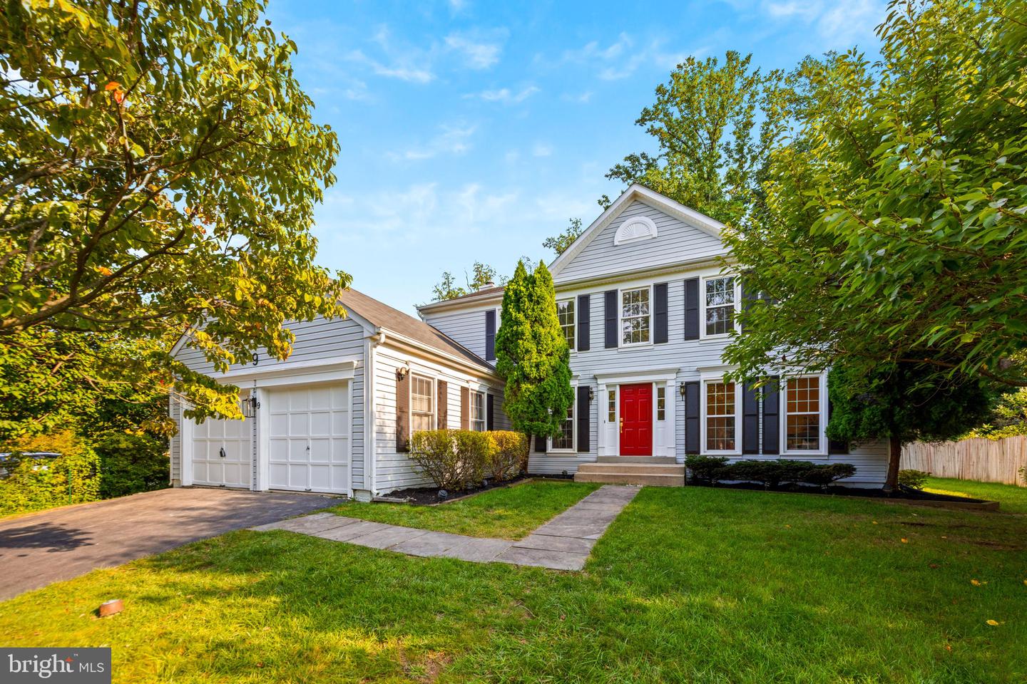 9 English Elm Ct Property Photo 1