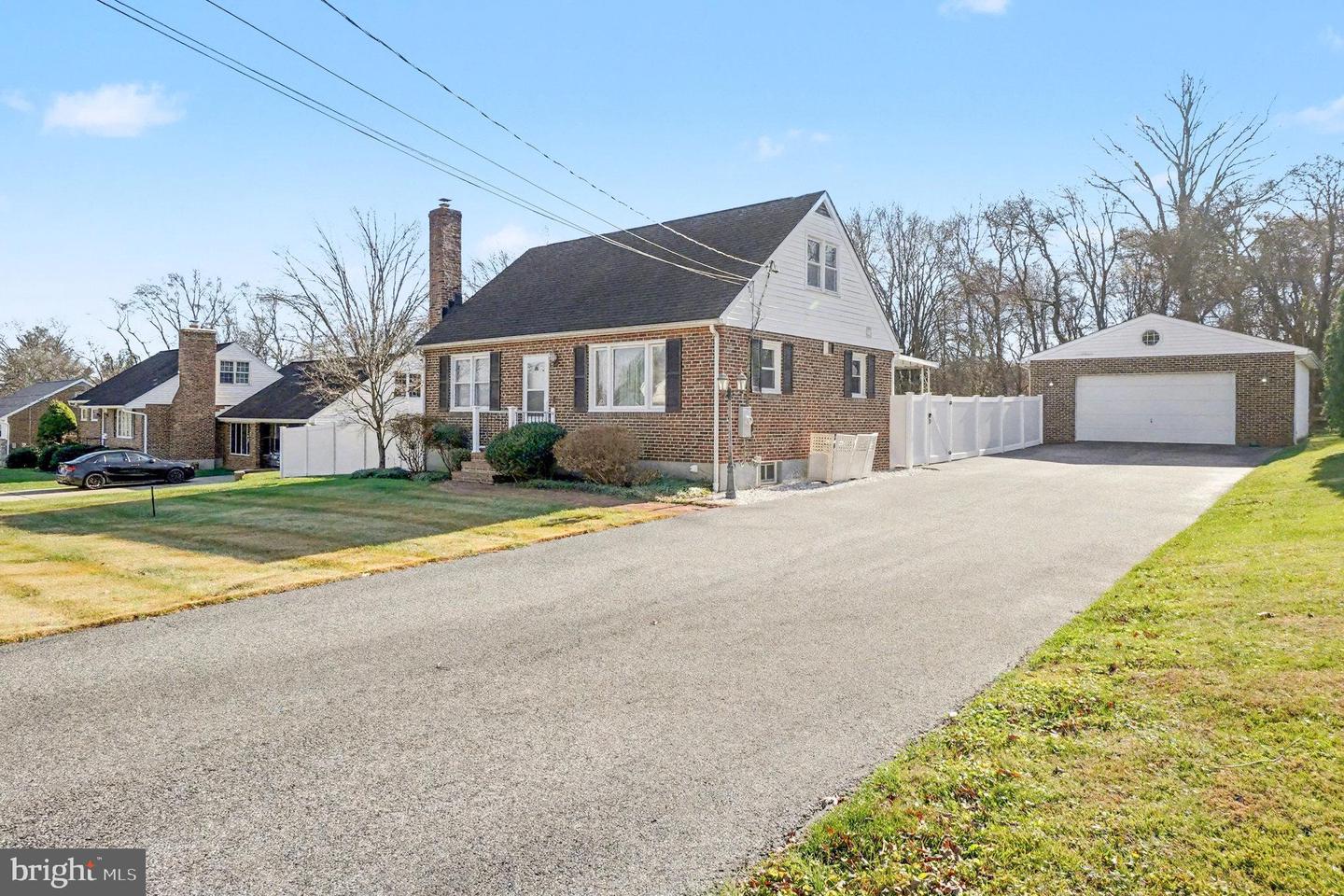 5809 Pine Hill Dr Property Photo 1