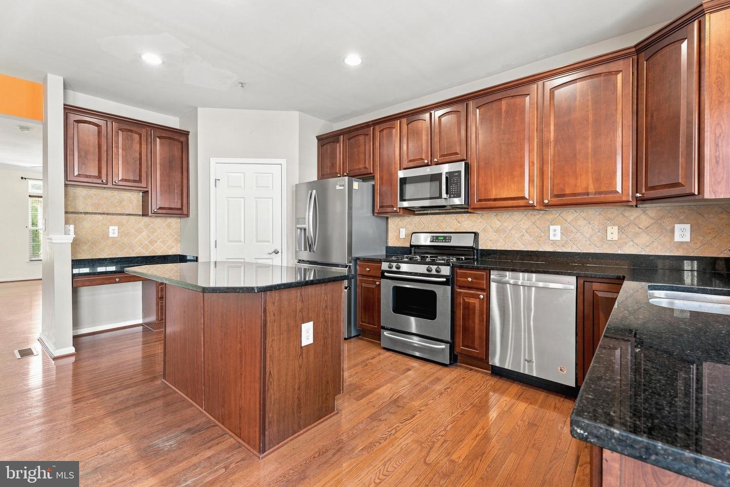 5044 Cameo Ter Property Photo 3