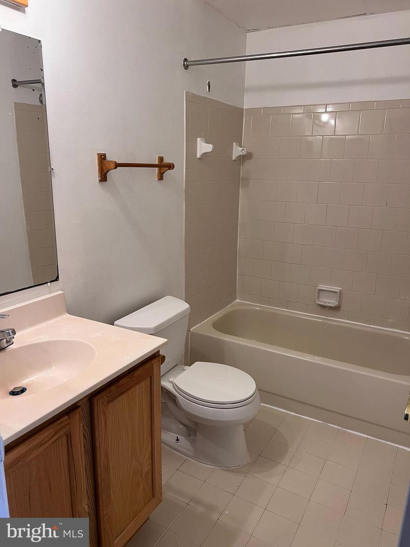 12 Cloverwood #103 Property Photo 6
