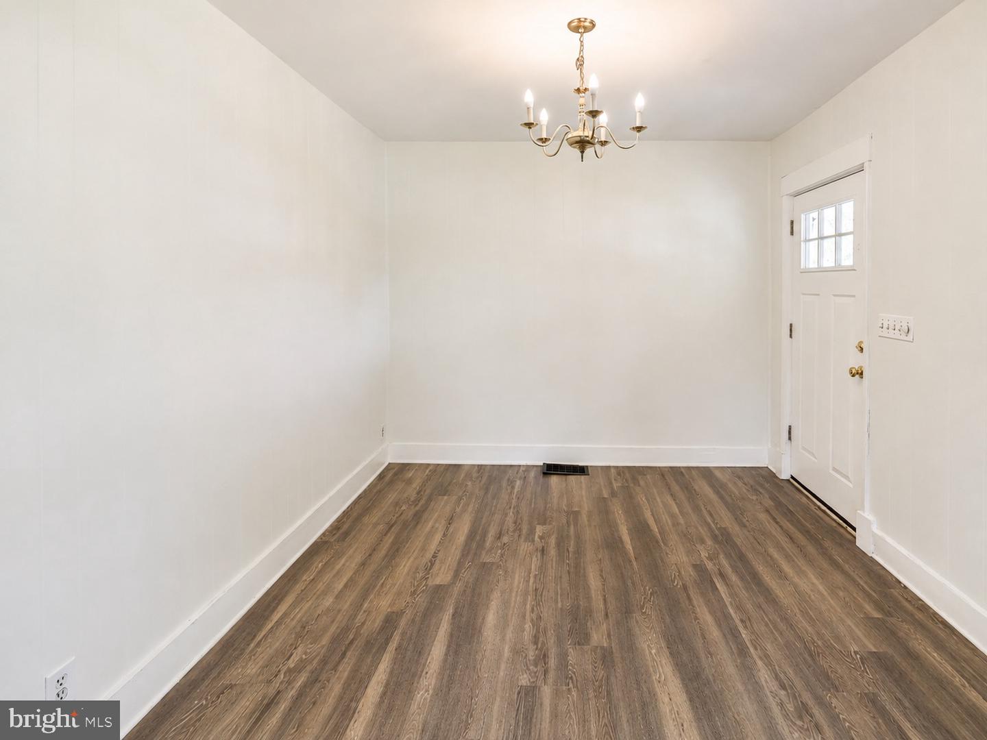 5412 W North Ave Property Photo 6
