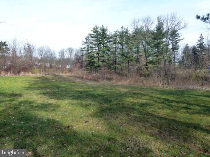 Pine Ave Property Photo 4