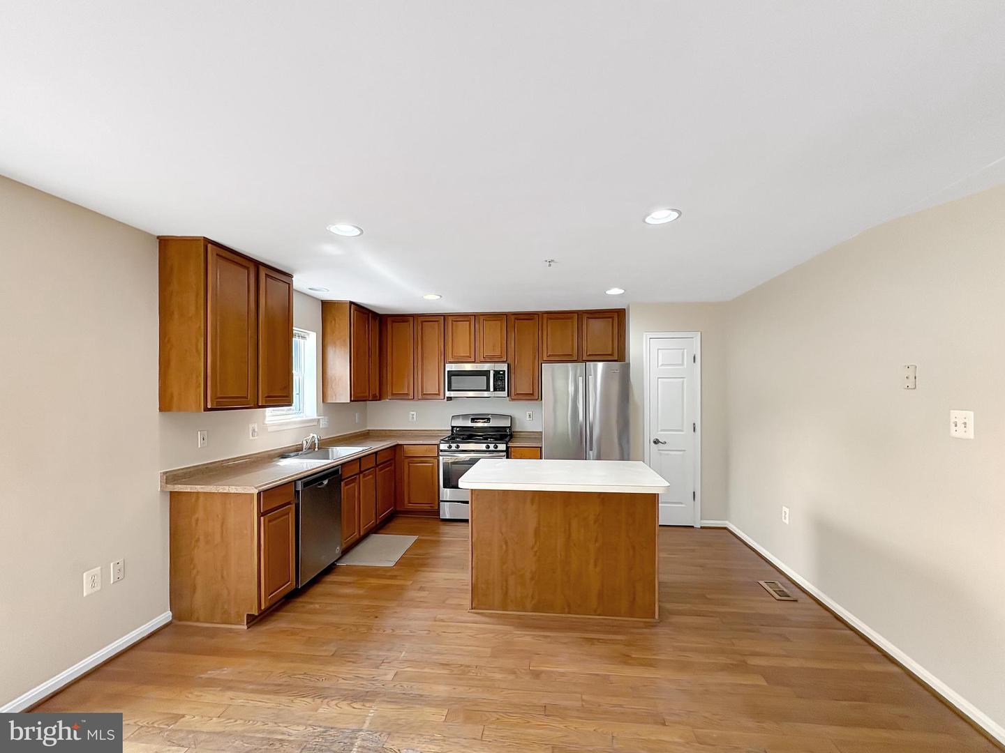 4709 Ashforth Way Property Photo 6