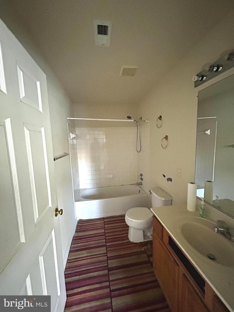 8901 Stone Creek Pl #104 Property Photo 14