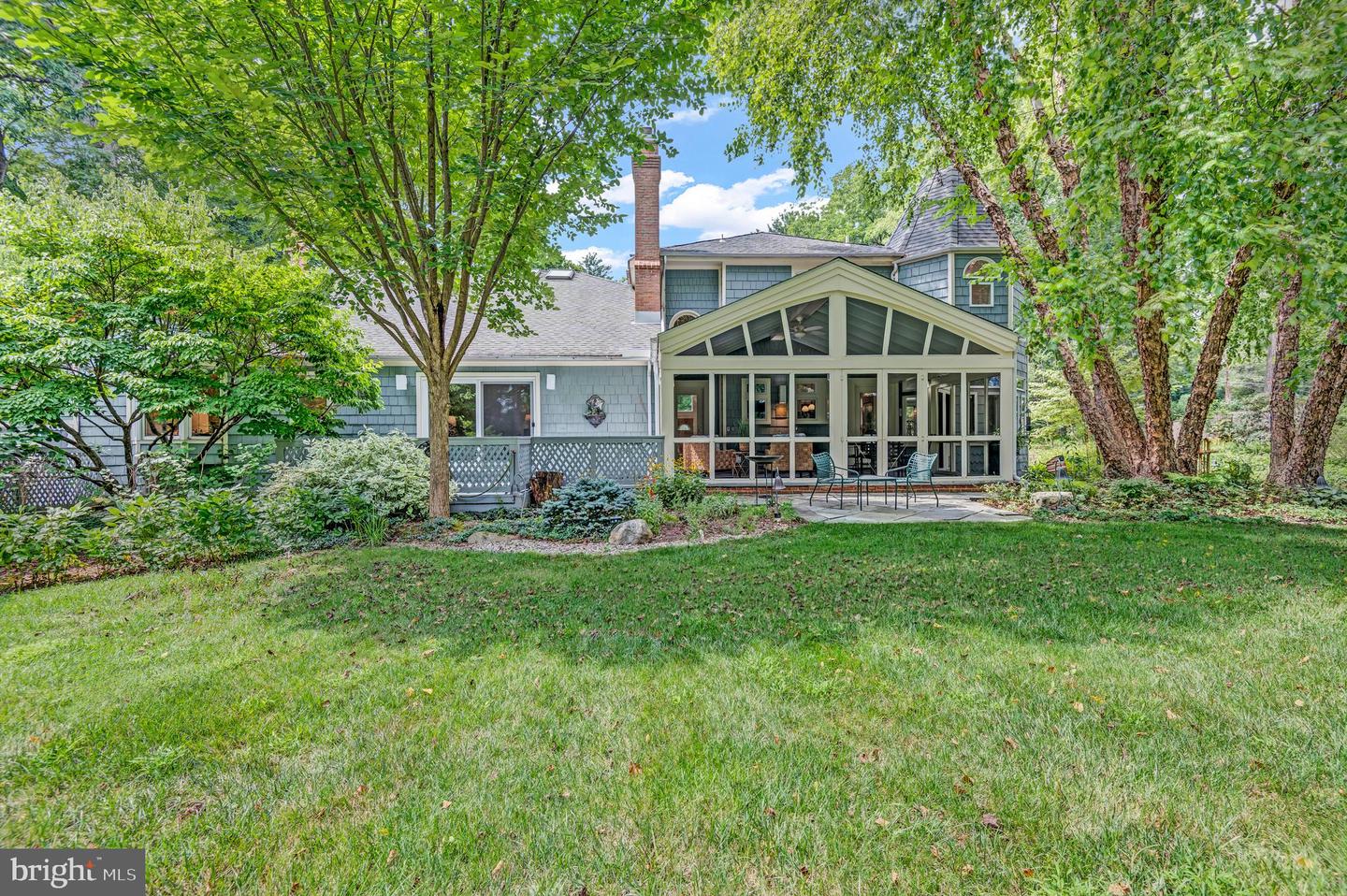 7819 Ellenham Ave Property Photo 3