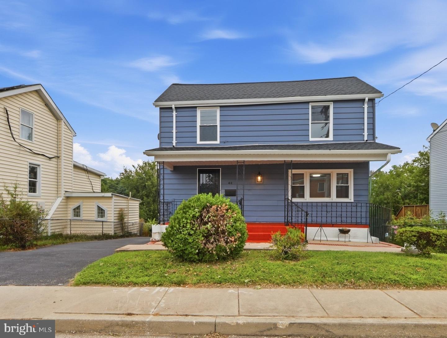 42 Winters Ln Property Photo 1