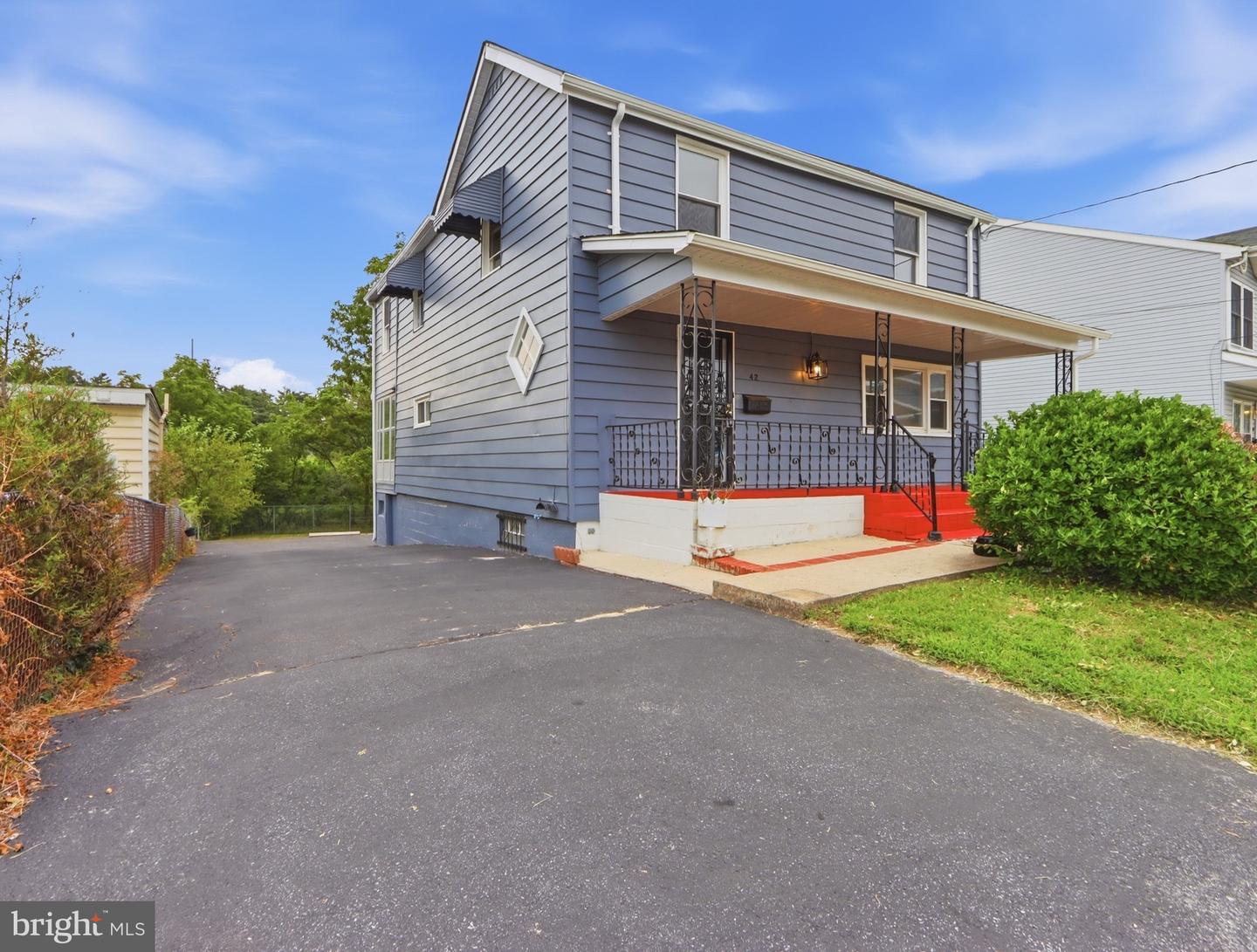 42 Winters Ln Property Photo 3