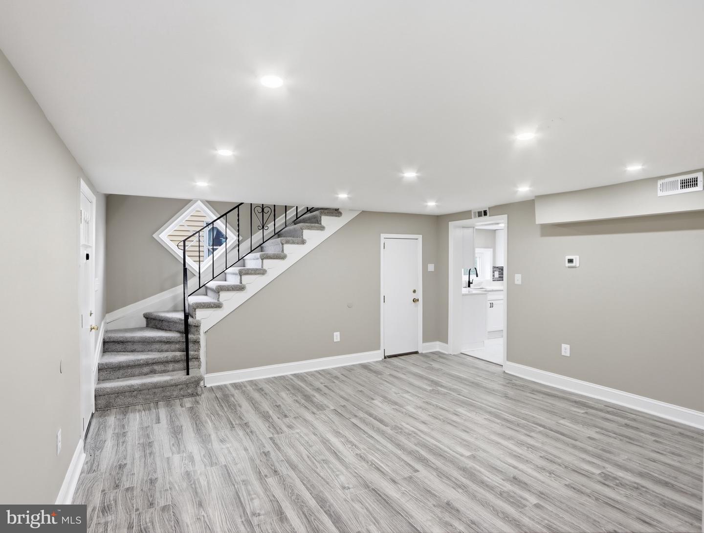 42 Winters Ln Property Photo 6