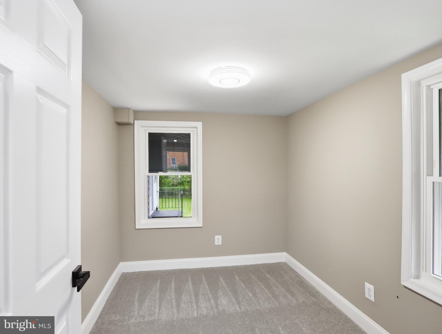 42 Winters Ln Property Photo 9