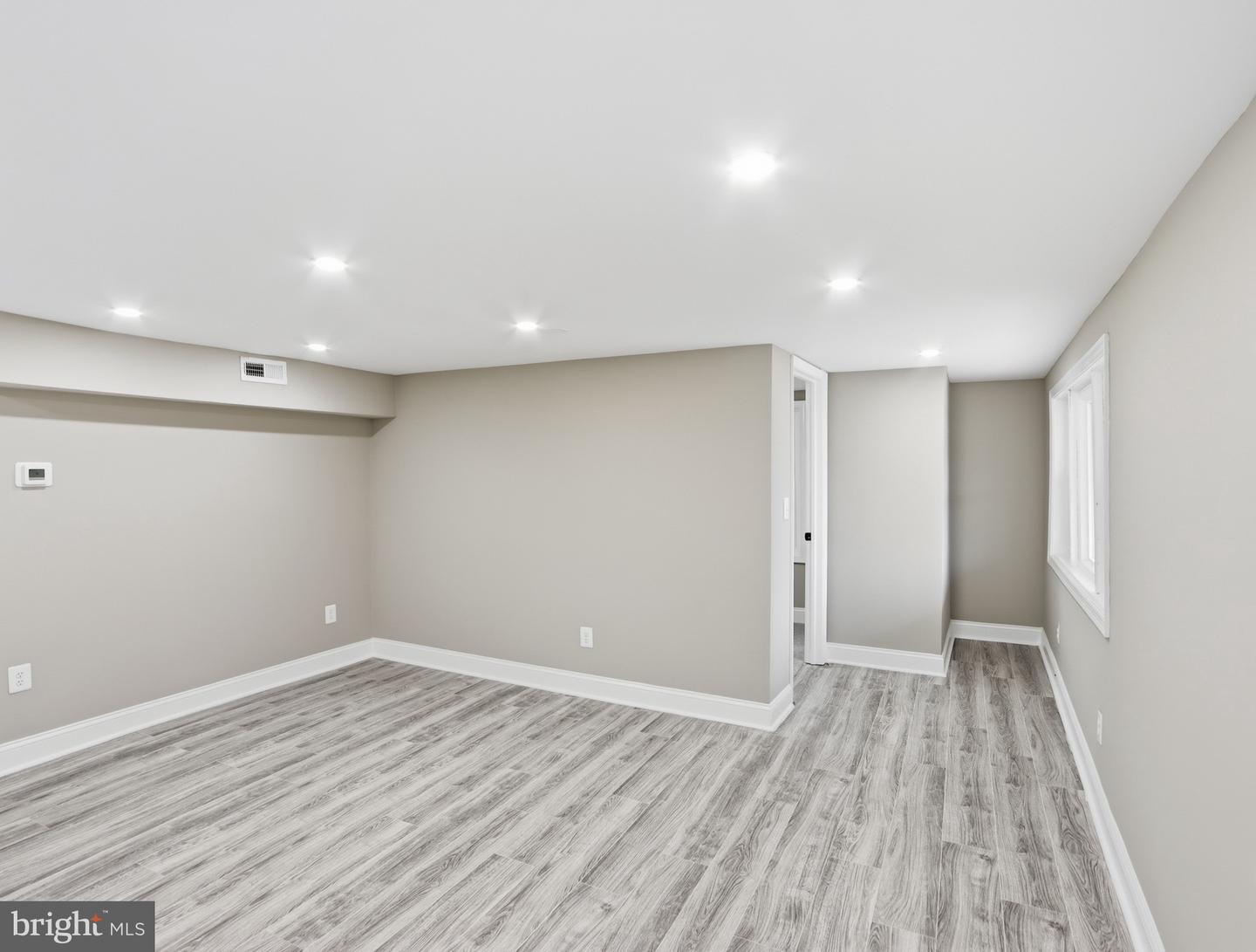 42 Winters Ln Property Photo 10