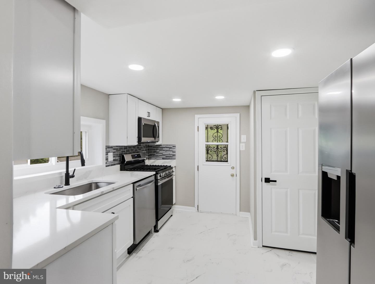 42 Winters Ln Property Photo 14