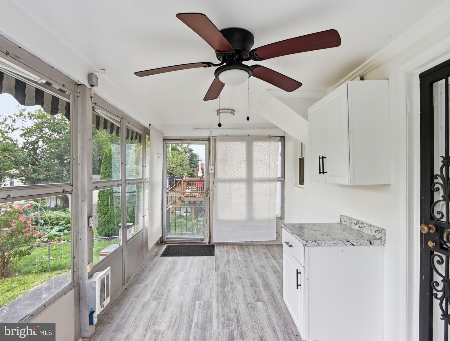 42 Winters Ln Property Photo 16