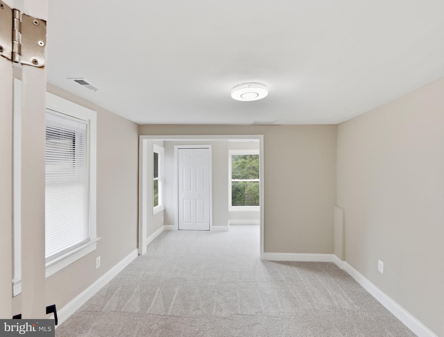 42 Winters Ln Property Photo 20