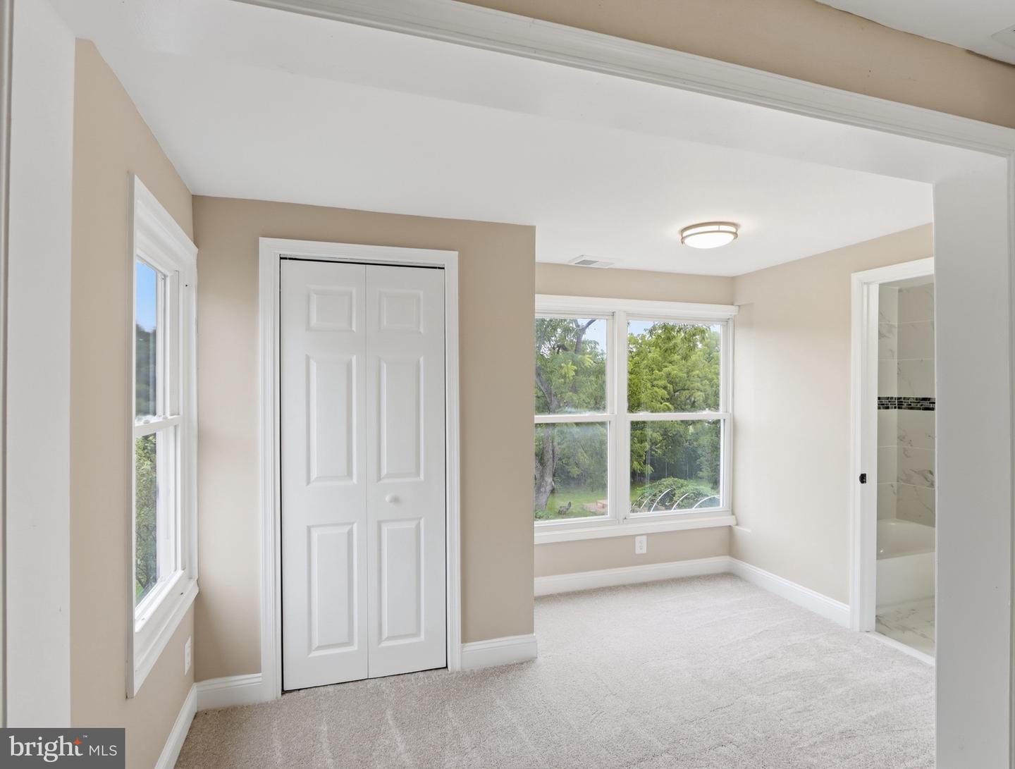 42 Winters Ln Property Photo 21