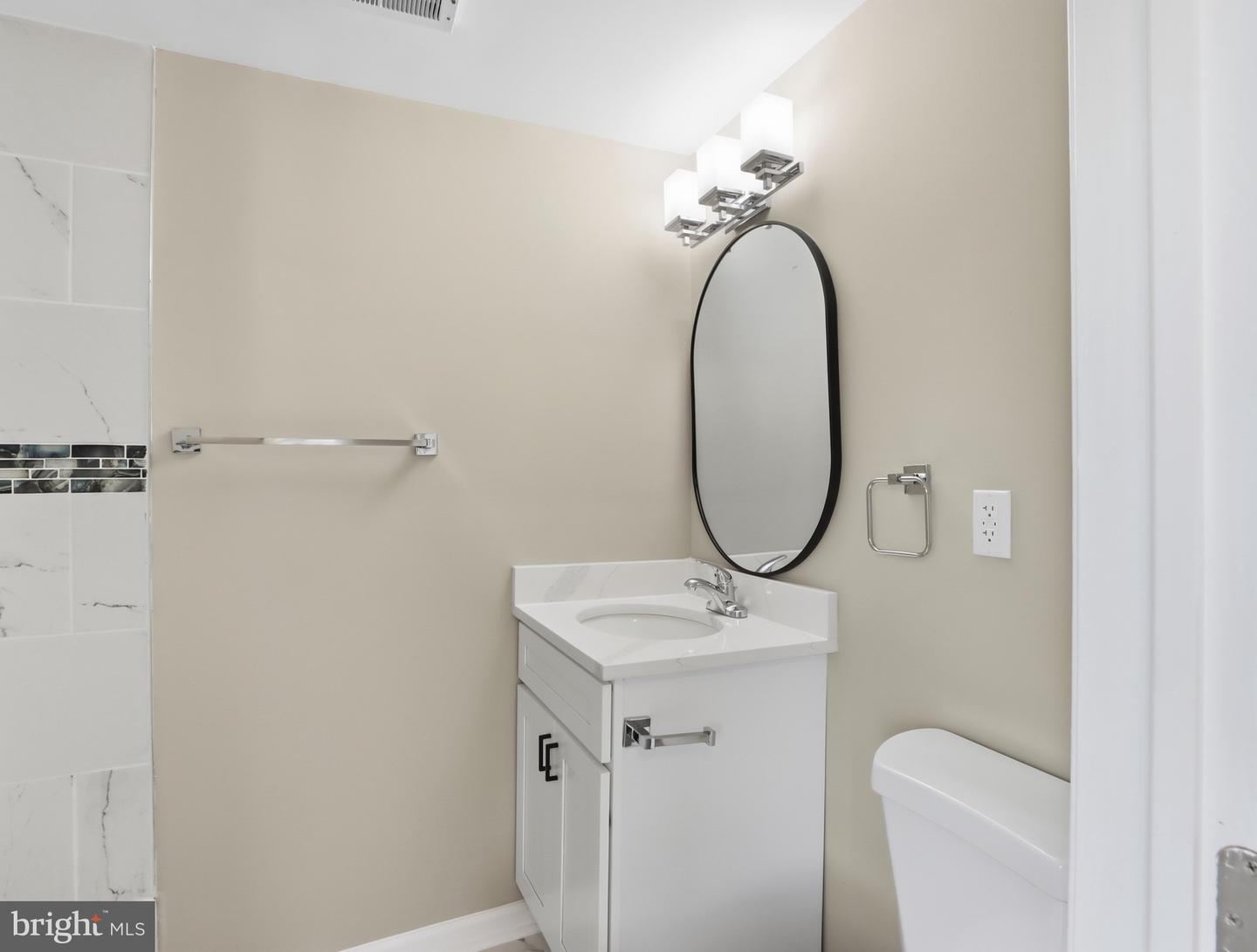 42 Winters Ln Property Photo 22