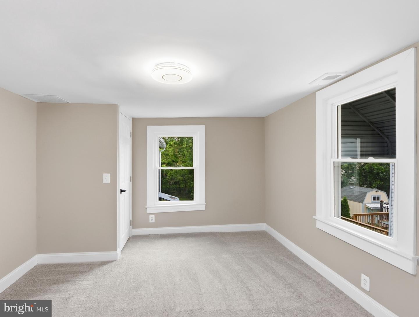 42 Winters Ln Property Photo 24