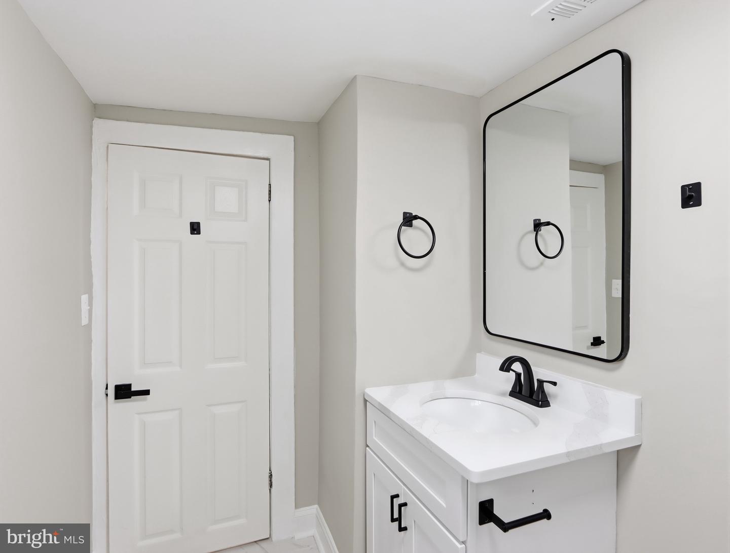 42 Winters Ln Property Photo 26