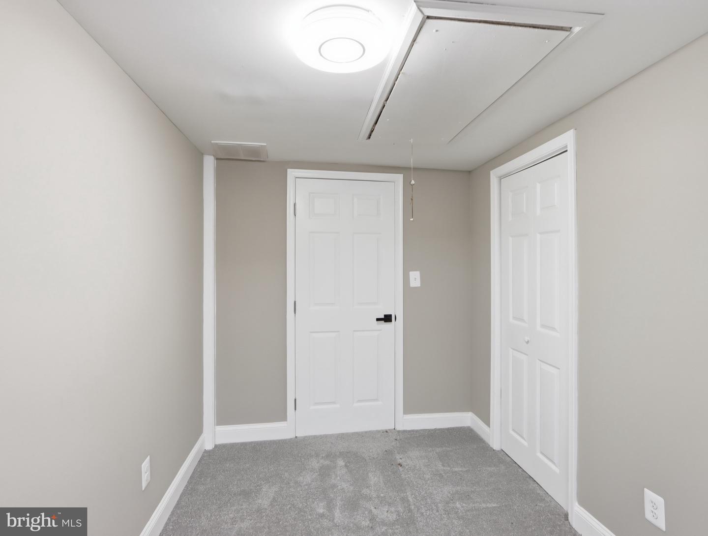42 Winters Ln Property Photo 28