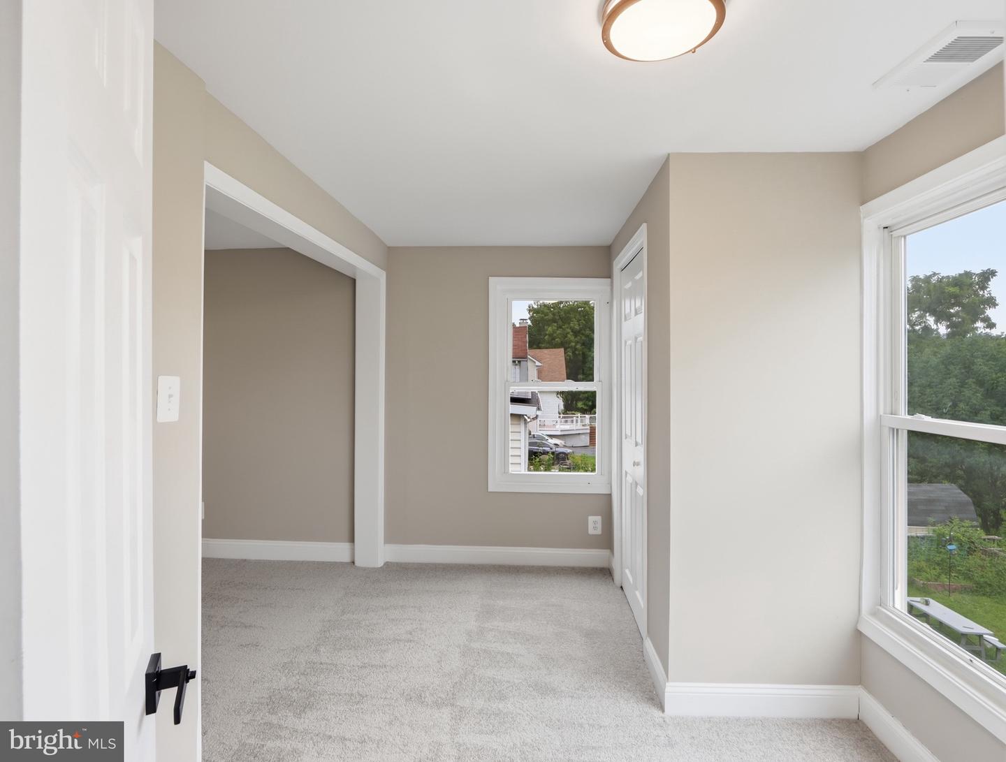 42 Winters Ln Property Photo 31