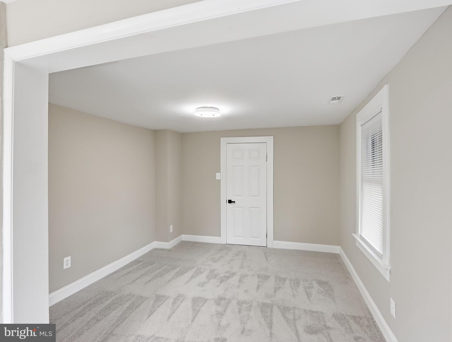 42 Winters Ln Property Photo 32