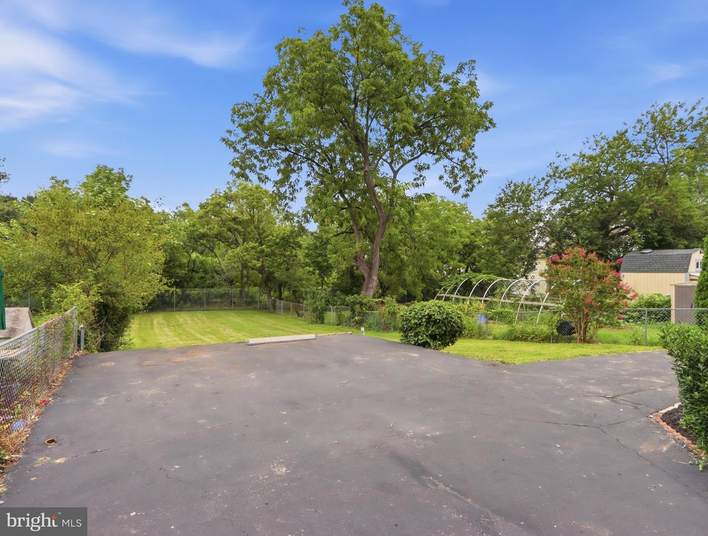 42 Winters Ln Property Photo 33