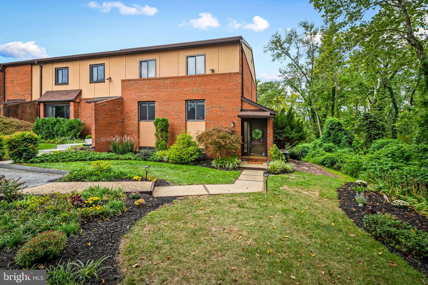 34 LACOSTA CT