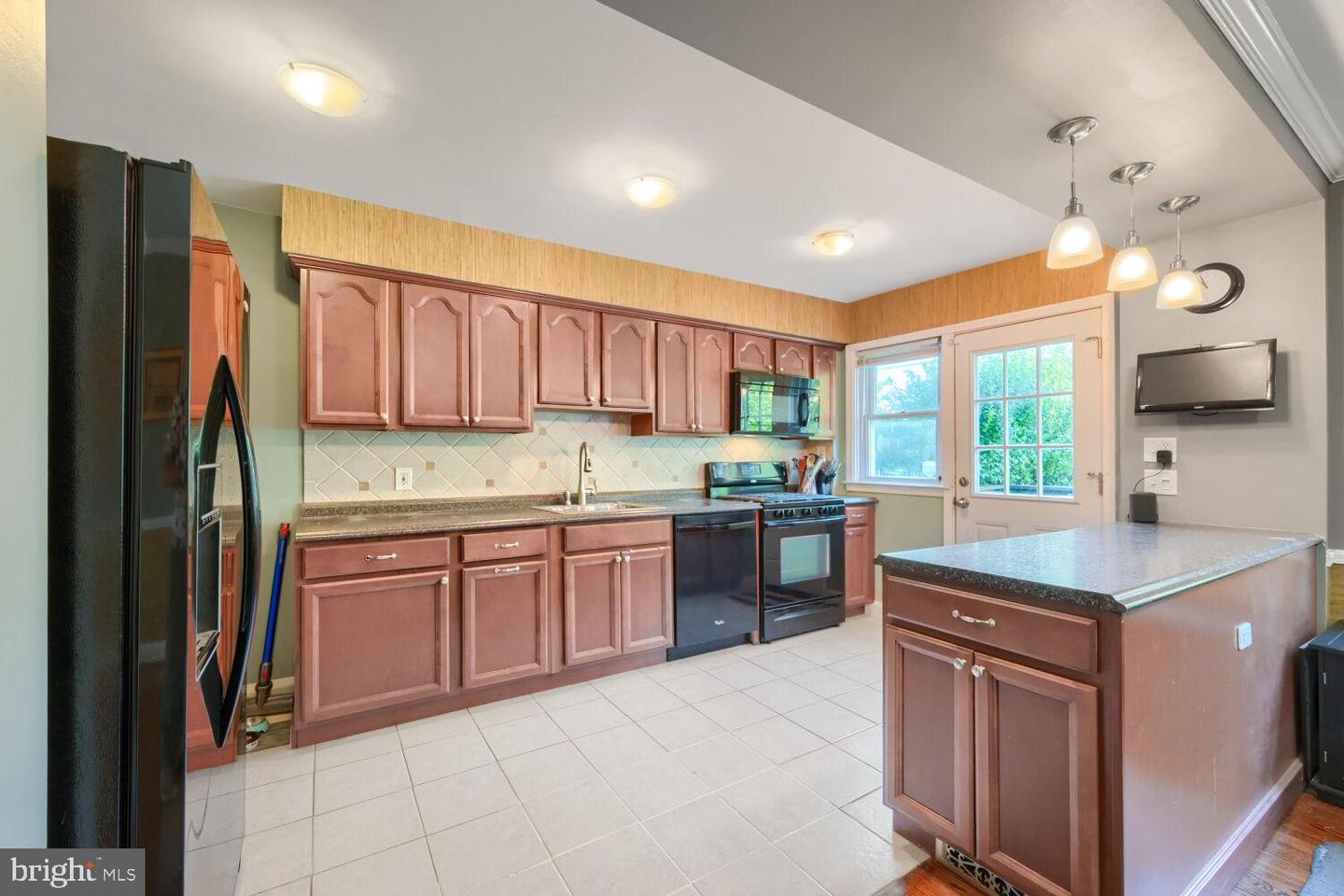 7042 Heathfield Rd Property Photo 9