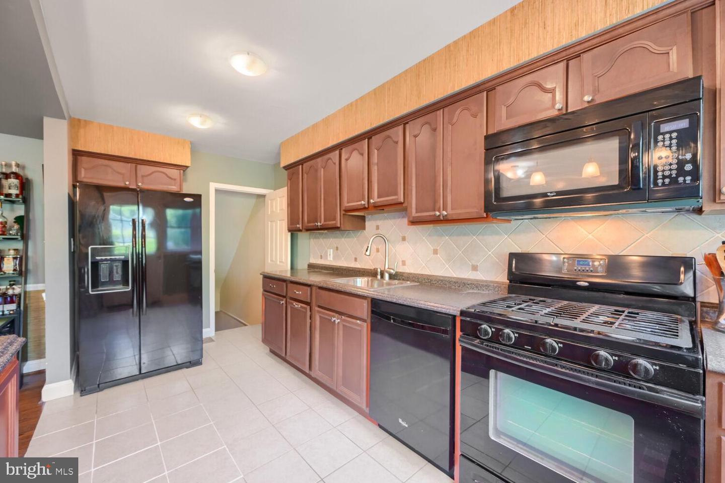 7042 Heathfield Rd Property Photo 10