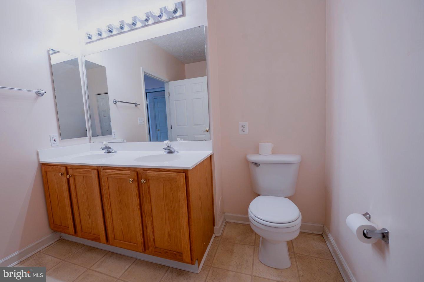 5 Brook Farm #5b Property Photo 14