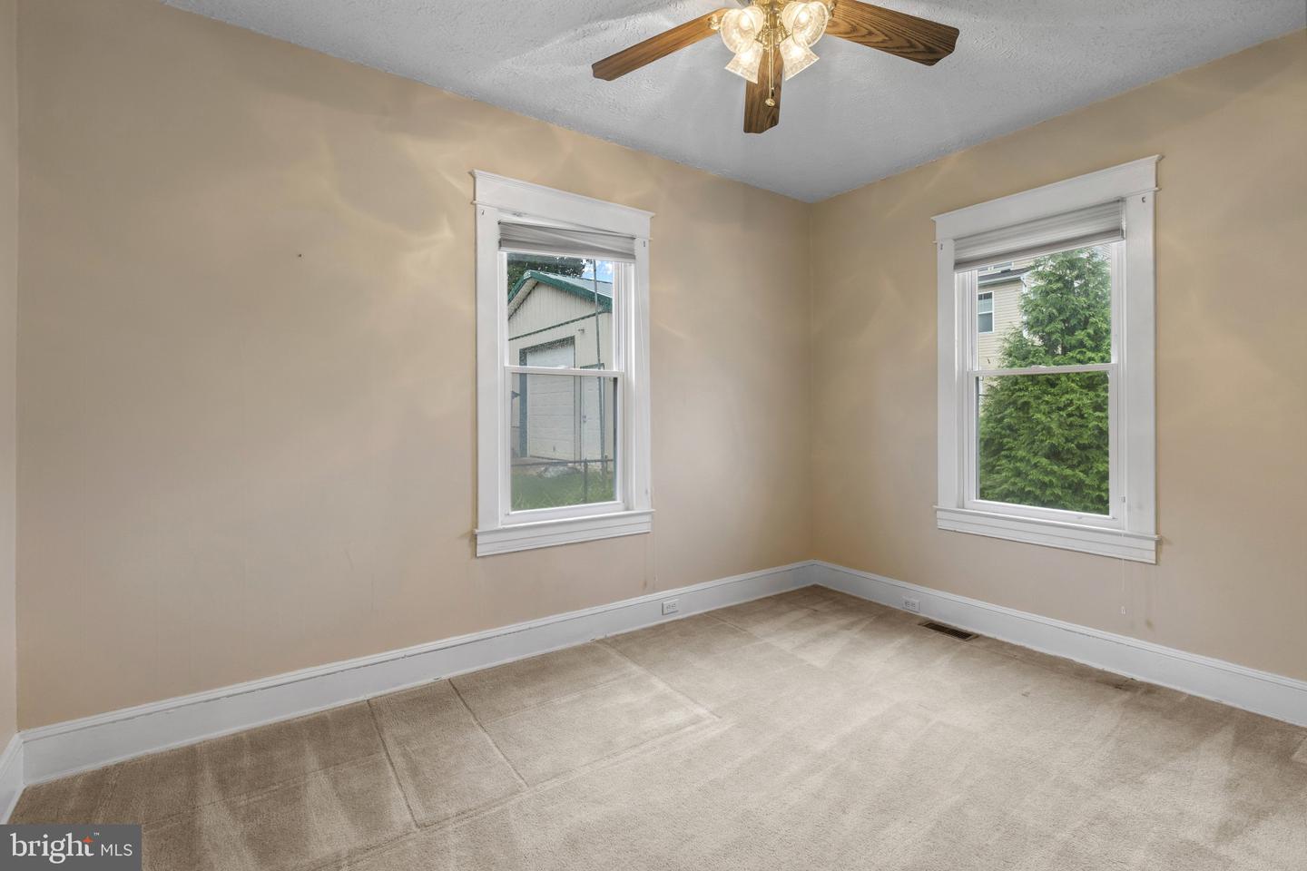 35 Glenwood Ave Property Photo 24