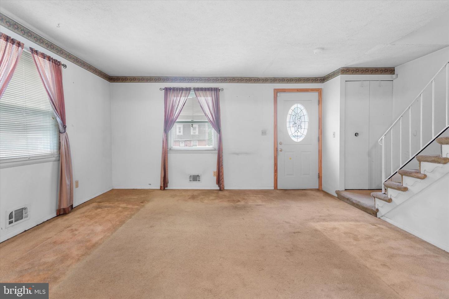 5677 Arnhem Rd Property Photo 5