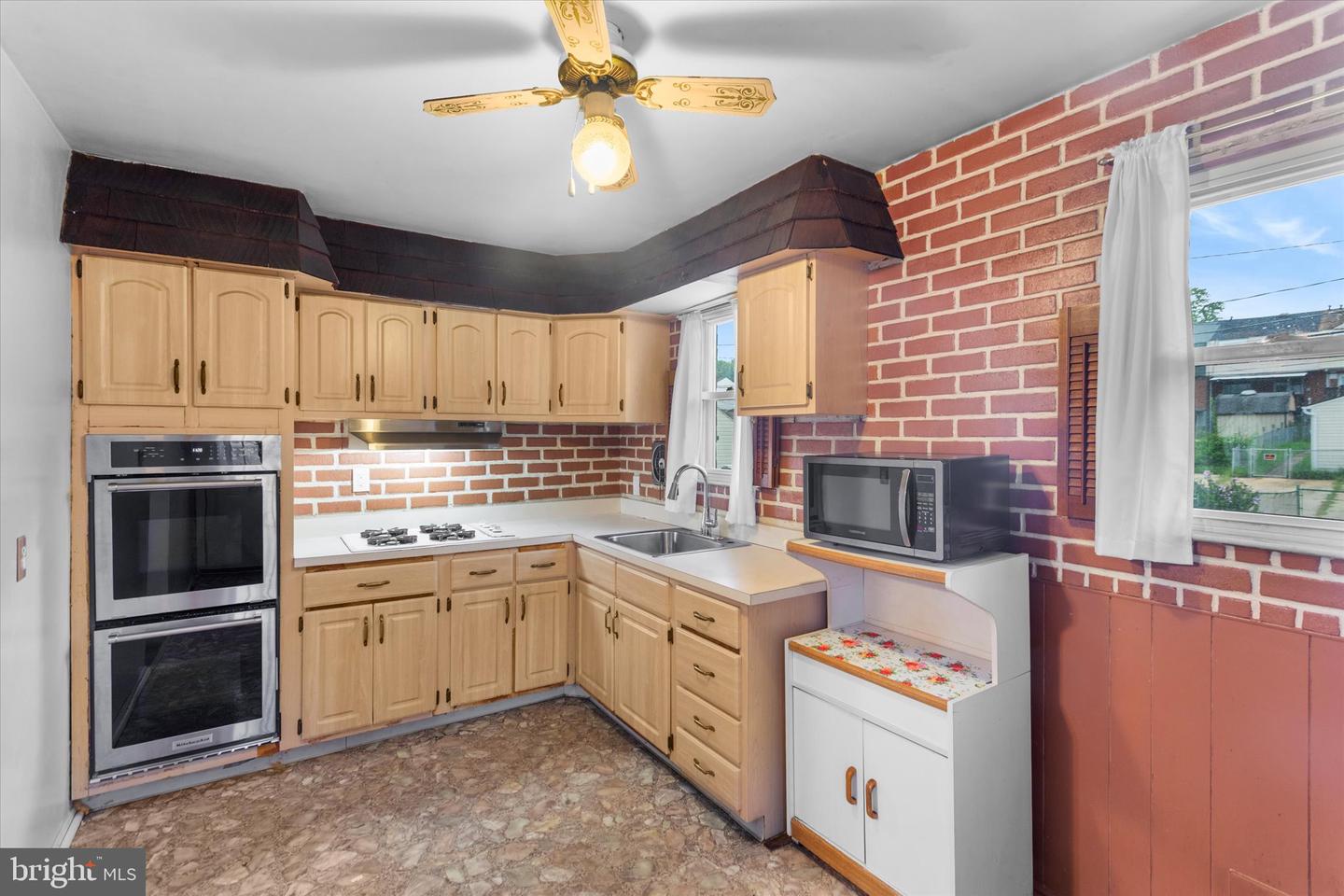 5677 Arnhem Rd Property Photo 8
