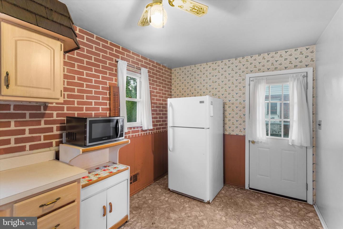 5677 Arnhem Rd Property Photo 10