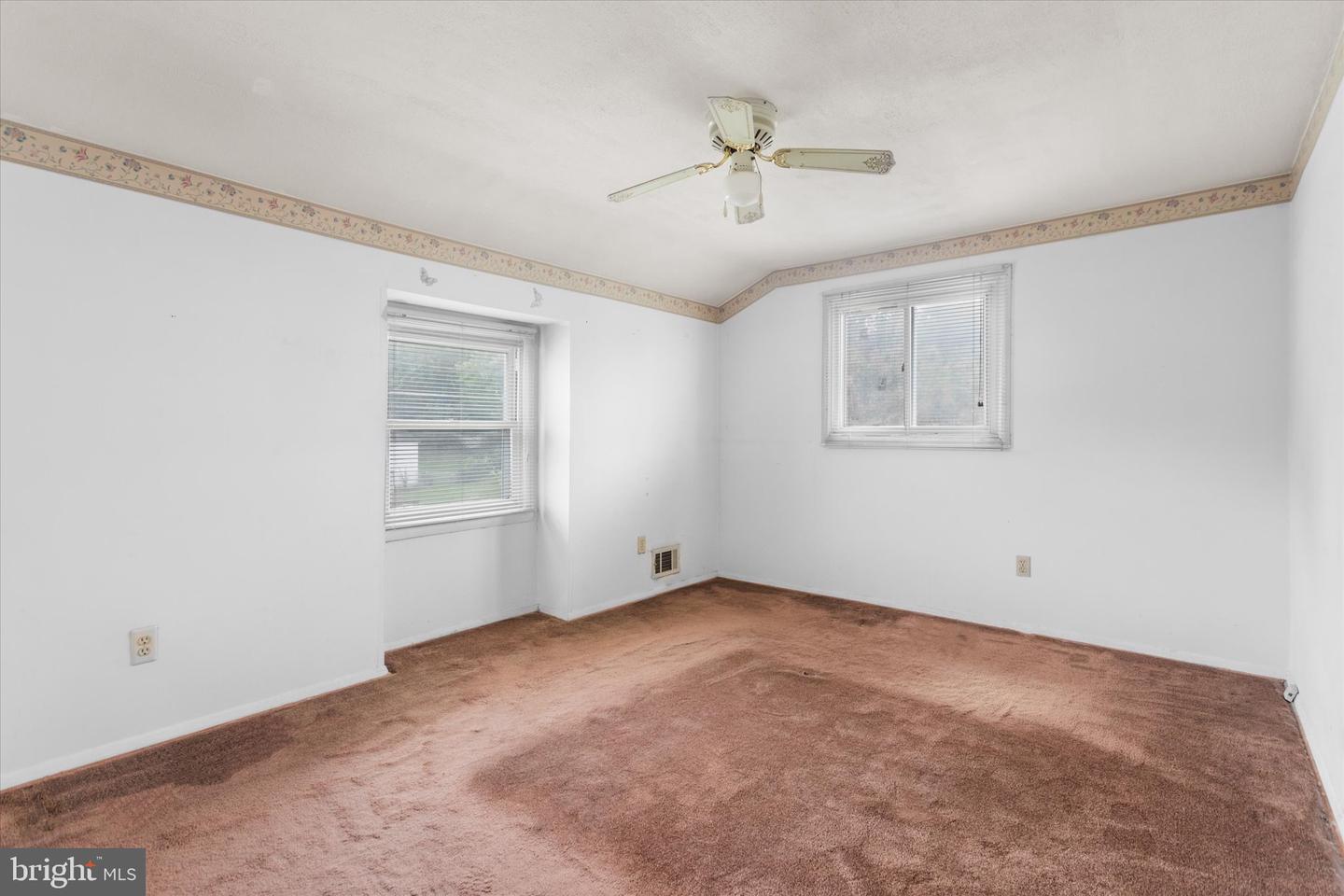 5677 Arnhem Rd Property Photo 22