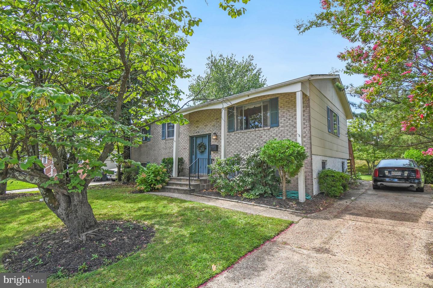 6811 FOX MEADOW RD Property Photo 1