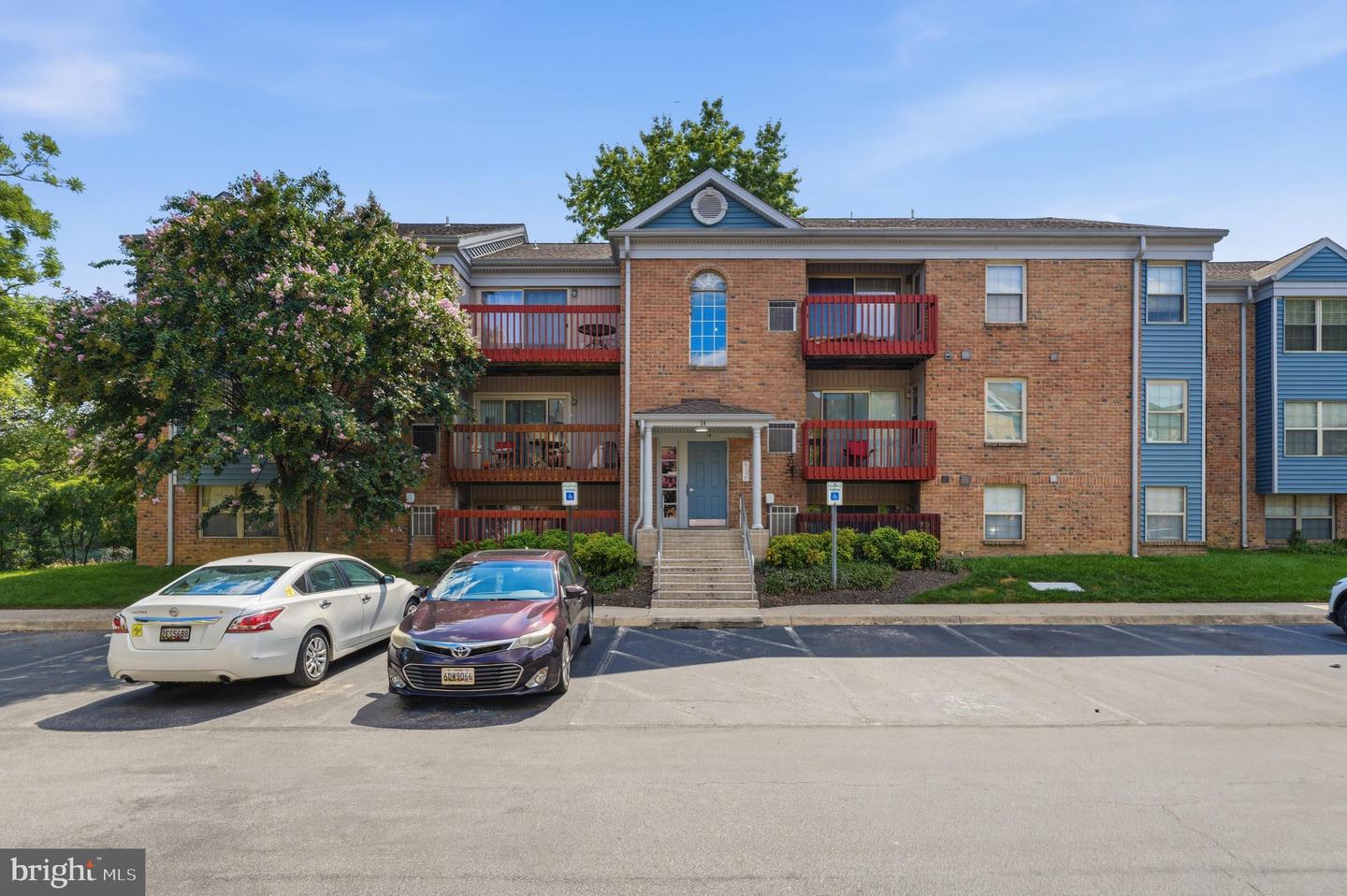14 CLOVERWOOD CT #201 Property Photo 1