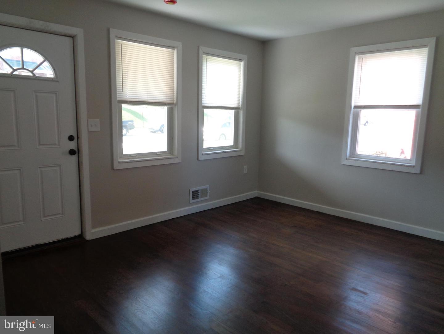 7150 Eastbrook Ave Property Photo 8