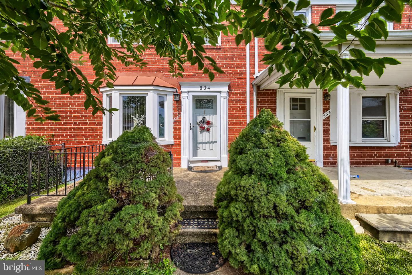 834 Arncliffe Rd Property Photo 1