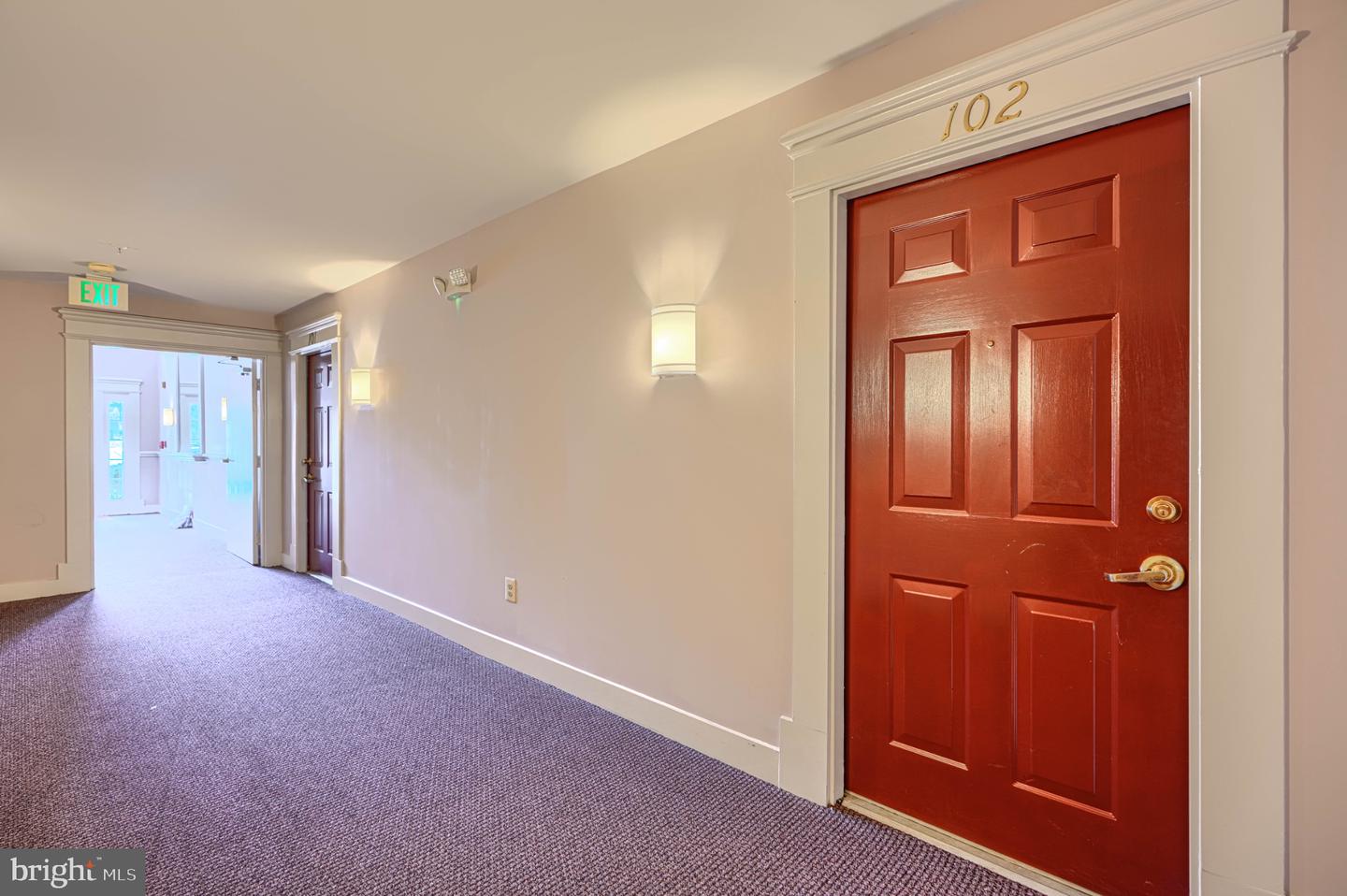 8807 Stone Ridge Cir #102 Property Photo 3