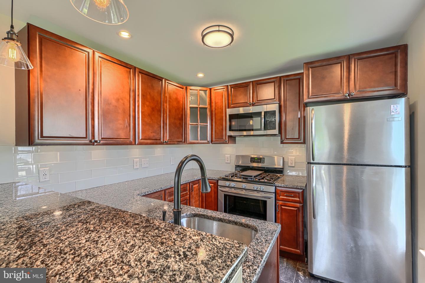 8807 Stone Ridge Cir #102 Property Photo 11