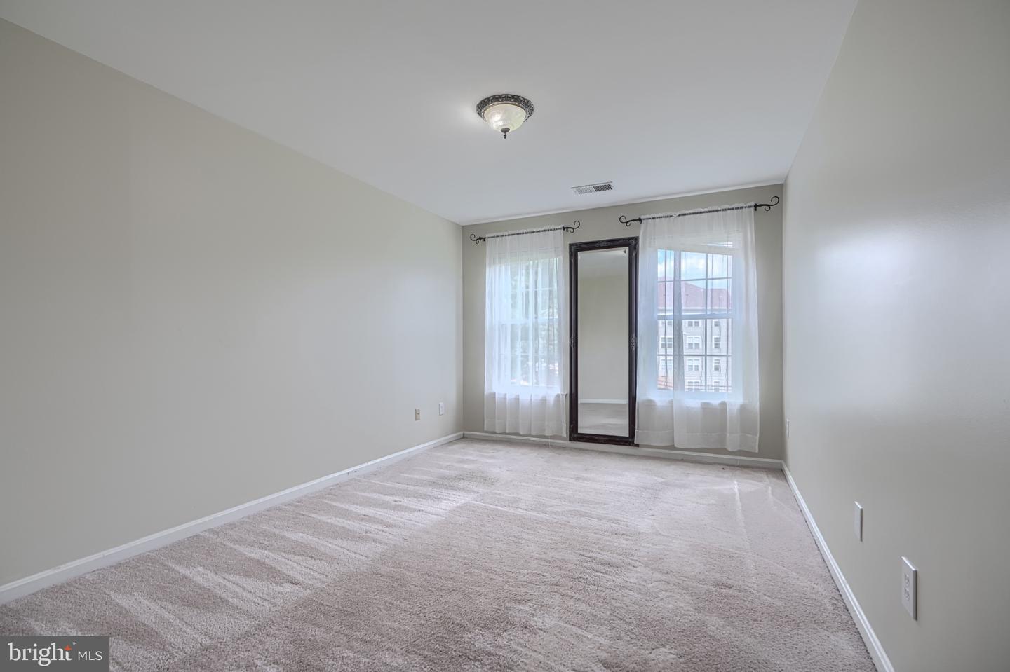 8807 Stone Ridge Cir #102 Property Photo 22