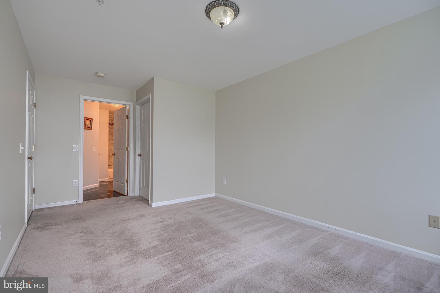 8807 Stone Ridge Cir #102 Property Photo 23