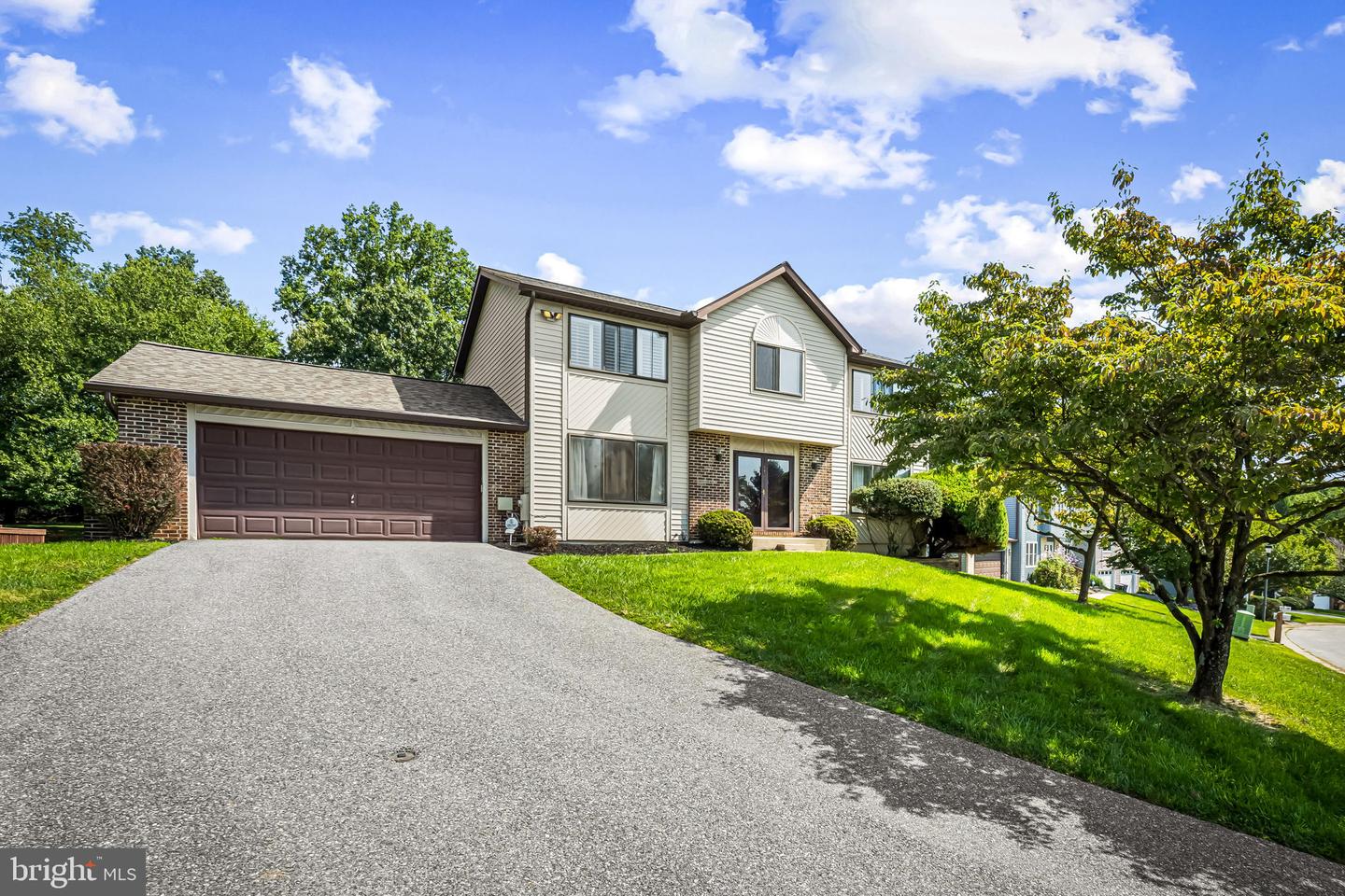 12 Oak Hill Ct Property Photo 1